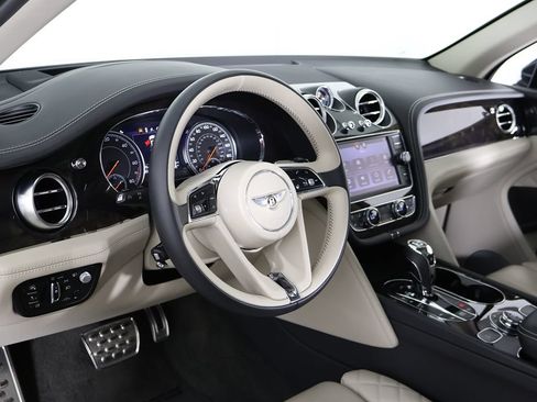 Used 2020 Bentley Bentayga Plug-In Hybrid AWD/4WD image 34