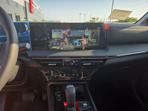 New 2025 Nissan Kicks SR image 19