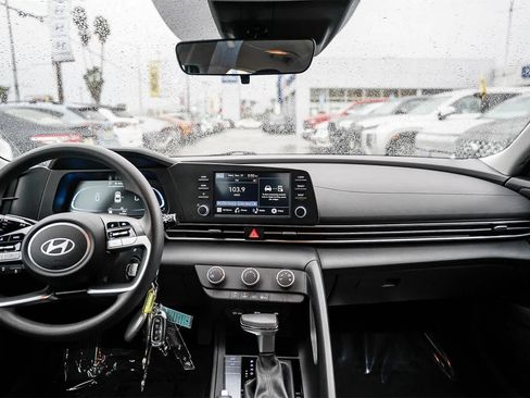 Certified 2025 Hyundai Elantra SE w/ Cargo Package image 12