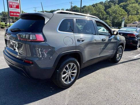Used 2019 Jeep Cherokee Latitude Plus w/ Cold Weather Group AWD/4WD image 5