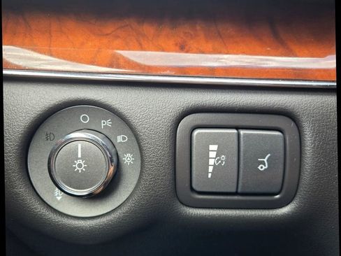 Used 2010 Lincoln MKT AWD image 26