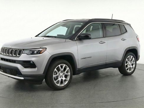 Used 2025 Jeep Compass Limited AWD/4WD image 3