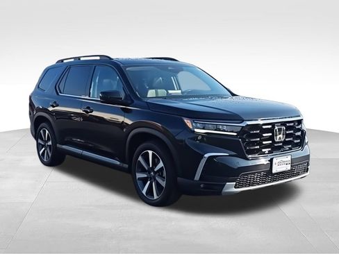 Used 2024 Honda Pilot Touring image 3