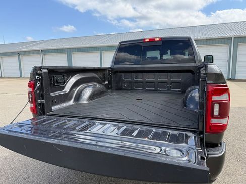 Used 2024 RAM 2500 Laramie w/ Sport Appearance Package AWD/4WD image 15