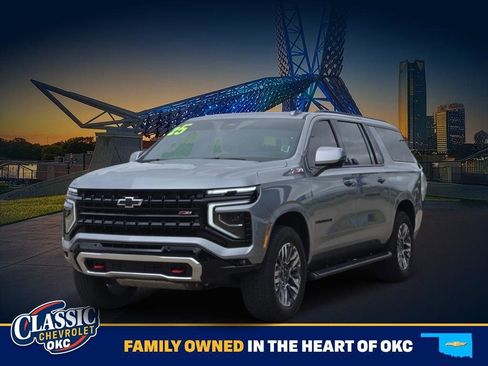 Used 2025 Chevrolet Suburban Z71 w/ Z71 Off-Road Package AWD/4WD image 3