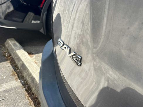 Used 2014 Toyota RAV4 XLE image 9