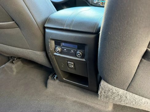 Used 2018 Chevrolet Traverse LT FWD image 20