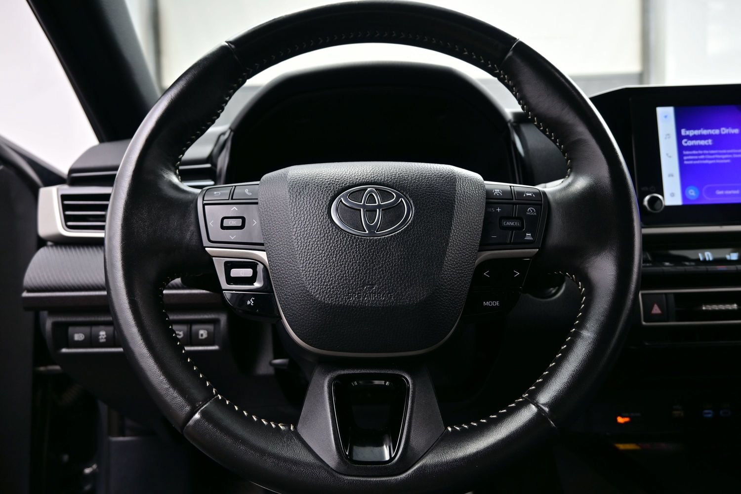 Used 2025 Toyota Camry SE FWD image 24