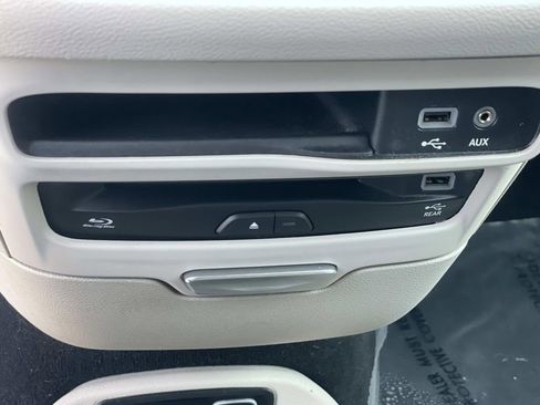 Used 2017 Chrysler Pacifica Touring-L Plus FWD image 25