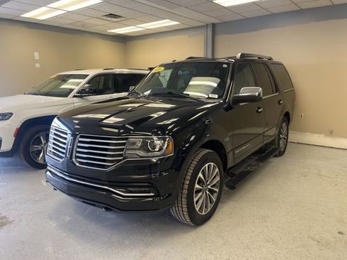 Used 2016 Lincoln Navigator Select image 1