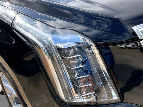 Used 2018 Cadillac Escalade ESV Platinum AWD/4WD image 27