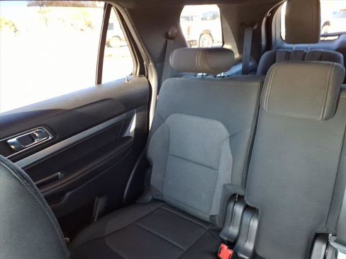 Used 2018 Ford Explorer XLT image 13