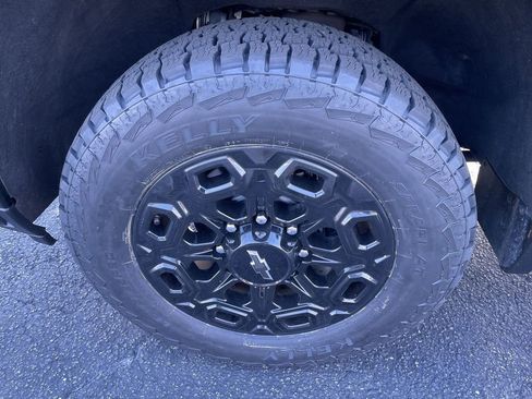 Used 2024 Chevrolet Silverado 2500 LTZ w/ LTZ Plus Package AWD/4WD image 10