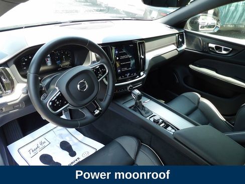 Used 2020 Volvo V60 T6 R-Design FWD image 9