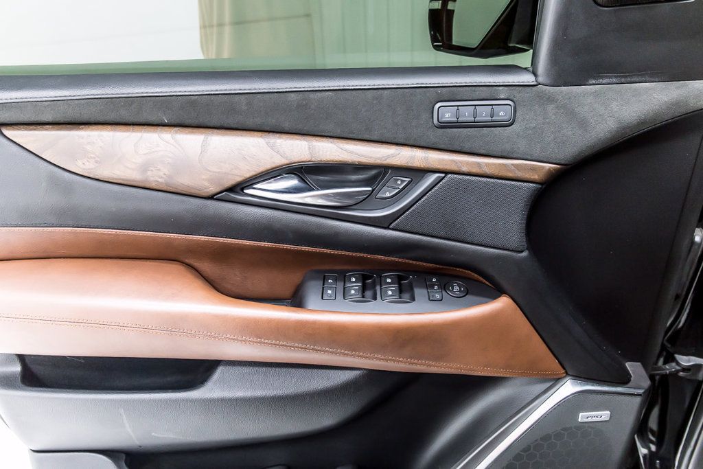 Used 2019 Cadillac Escalade Premium Luxury RWD image 25