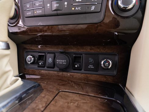 Used 2014 INFINITI QX80 4WD w/ Deluxe Touring Package image 40