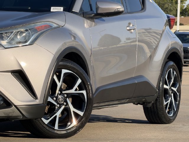 Used 2018 Toyota C-HR XLE FWD image 11