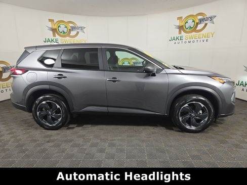Used 2024 Nissan Rogue SV image 10