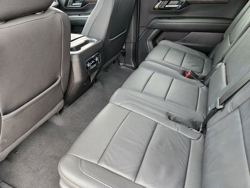 Certified 2025 Chevrolet Suburban Z71 AWD/4WD image 21
