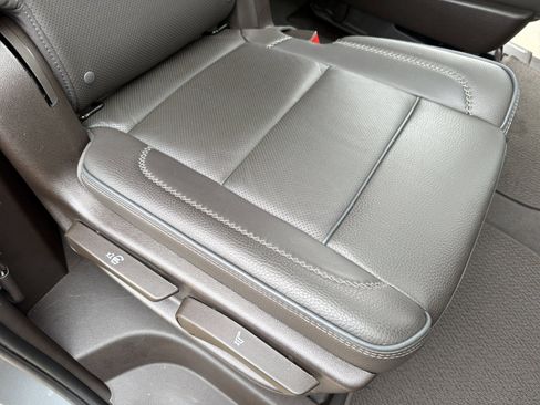 Used 2023 GMC Yukon Denali RWD image 45