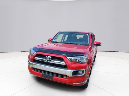 Used 2018 Toyota 4Runner SR5 AWD/4WD image 8