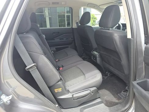 Used 2025 Nissan Pathfinder SV FWD image 18