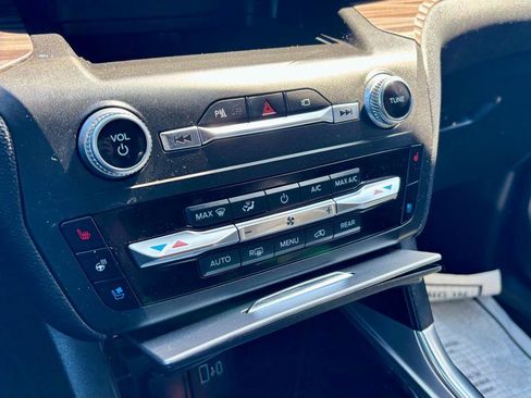 Used 2020 Ford Explorer Limited AWD/4WD image 22