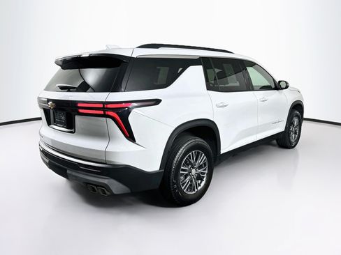Used 2026 Chevrolet Traverse LT FWD image 9