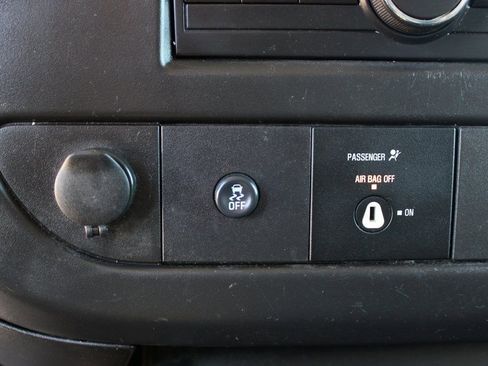 Used 2016 Chevrolet Express 2500 RWD image 22