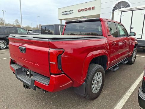 Used 2025 Toyota Tacoma SR5 AWD/4WD image 5