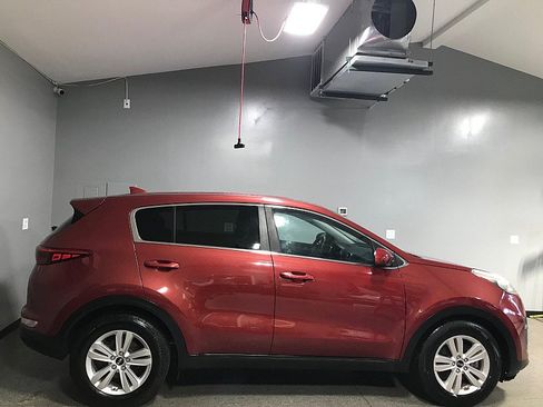 Used 2017 Kia Sportage LX FWD image 2