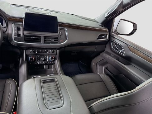 Used 2024 Chevrolet Tahoe Premier w/ Premium Package image 18