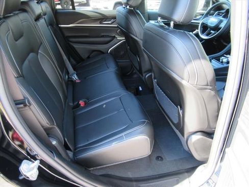 New 2026 Jeep Grand Cherokee Limited w/ Luxury Tech Group II RWD image 29