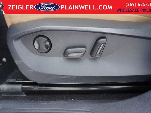 Used 2024 Volkswagen Tiguan SE image 18