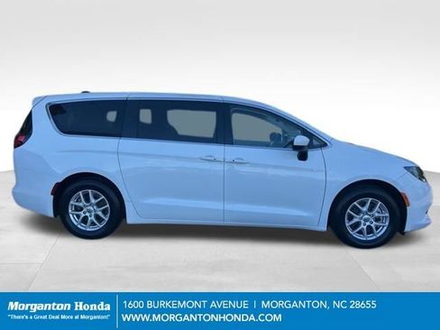 Used 2023 Chrysler Voyager LX FWD image 10