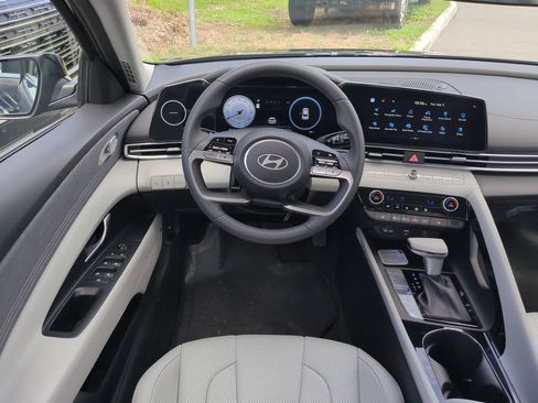 New 2026 Hyundai Elantra Limited FWD image 17
