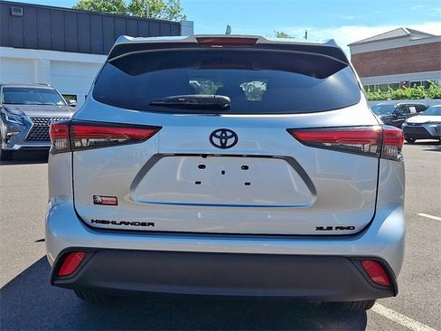 Certified 2022 Toyota Highlander XLE image 5
