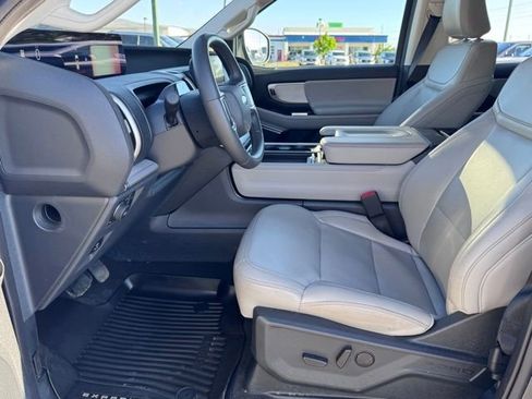 Used 2025 Ford Expedition Max Active AWD/4WD image 27