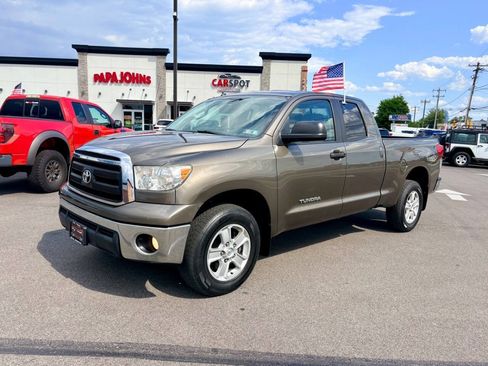Used 2013 Toyota Tundra 4x4 Double Cab w/ Tow Pkg image 2