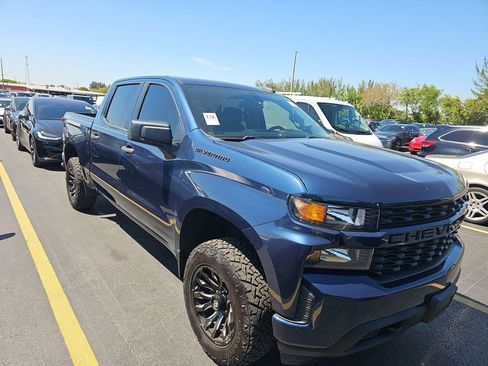 Used 2020 Chevrolet Silverado 1500 Custom w/ Custom Value Package image 3