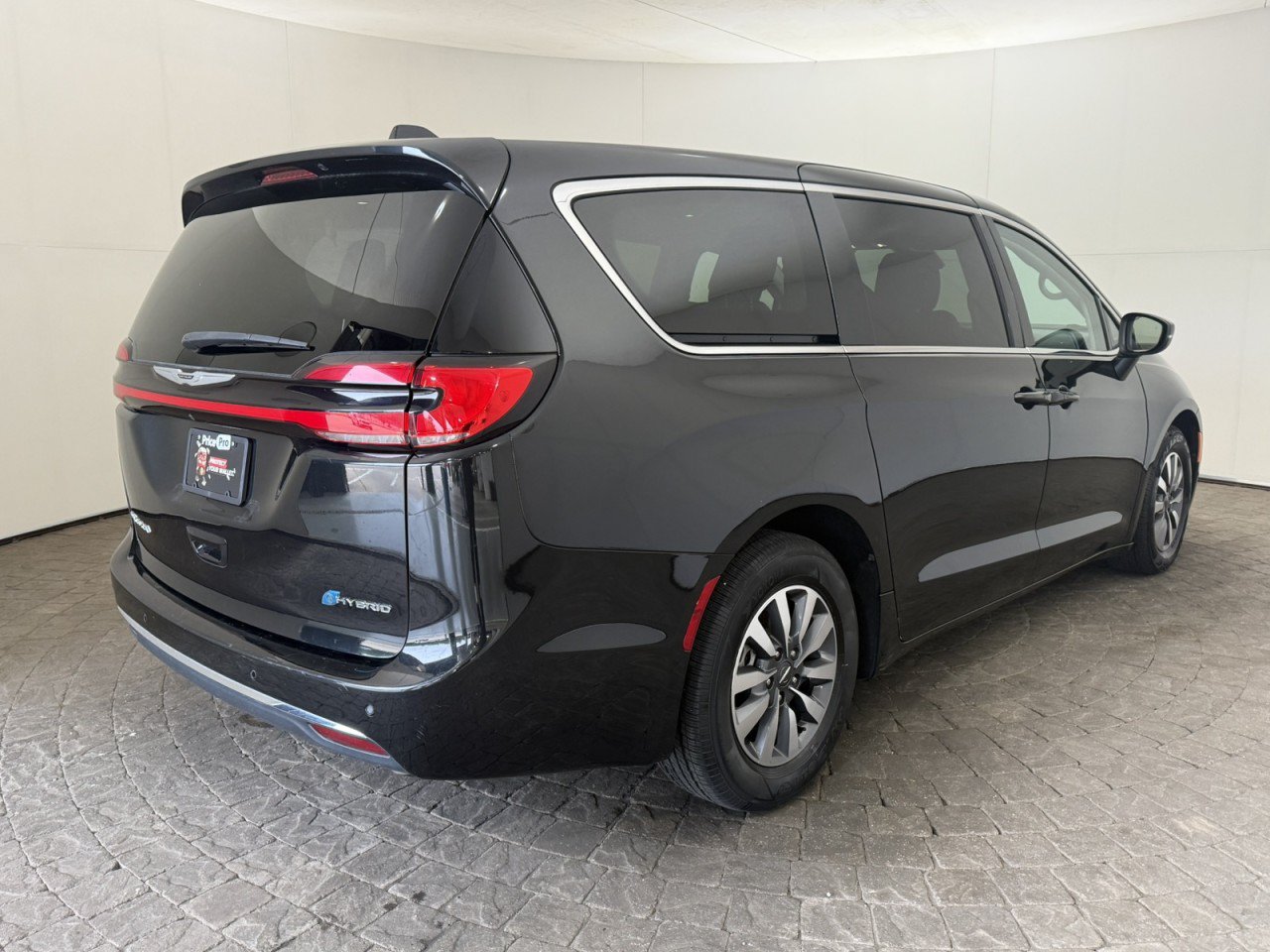 Used 2023 Chrysler Pacifica Touring-L FWD image 9