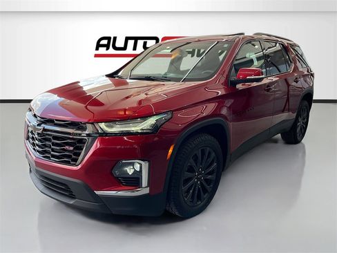 Used 2023 Chevrolet Traverse RS image 3