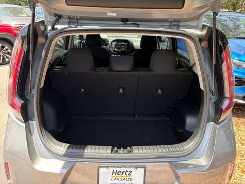 Used 2025 Kia Soul LX w/ LX Technology Package FWD image 29