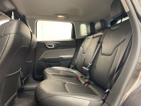 Used 2022 Jeep Compass Latitude AWD/4WD image 16