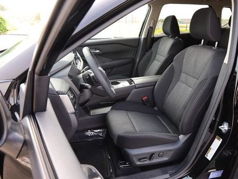 Certified 2026 Nissan Rogue SV FWD image 9