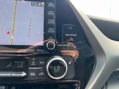 Used 2021 Toyota Highlander XLE FWD image 20