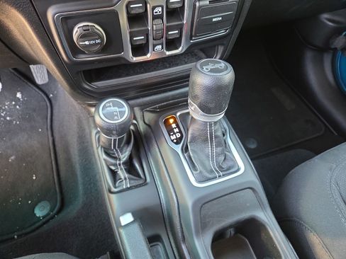 Used 2019 Jeep Wrangler Unlimited Sahara w/ Safety Group image 28