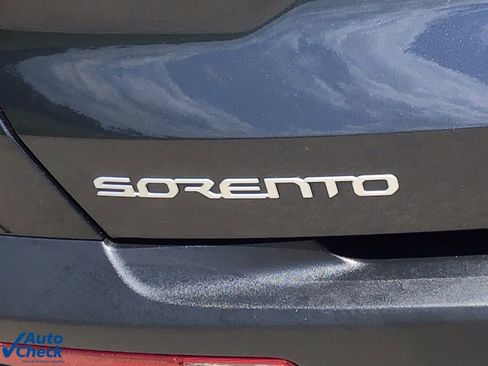 Used 2023 Kia Sorento LX image 31