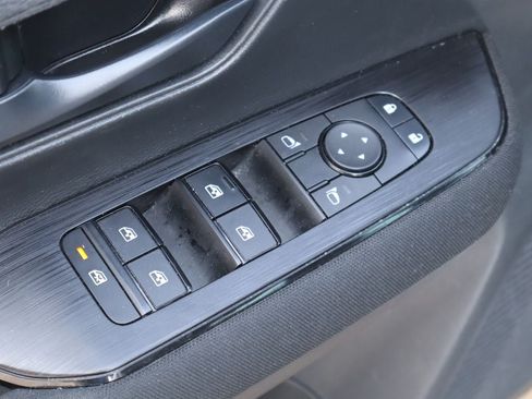 Used 2025 Nissan Kicks S AWD/4WD image 18