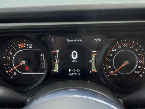Used 2025 Jeep Wrangler Unlimited Sahara AWD/4WD image 13